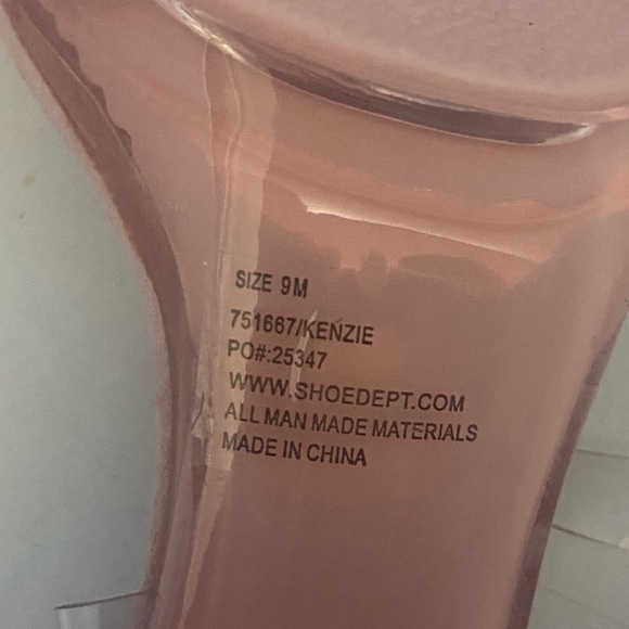 Torta Caliente Clear Nude Light Pink Sole Block 4” Heels Classy Chic Size 9M - Picture 6 of 7